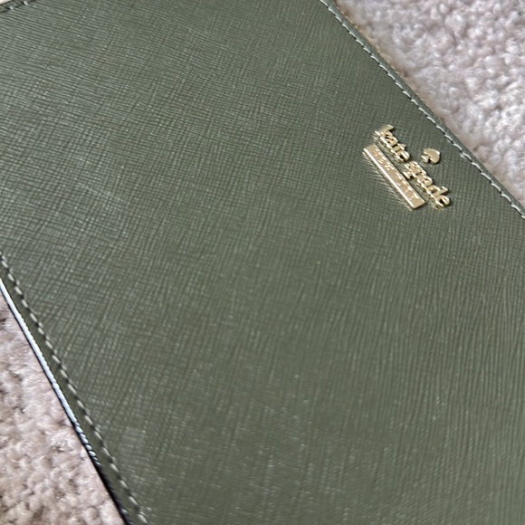 Olive kate spade wristlet - Picture 4 of 5